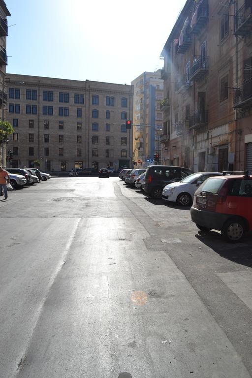 ホテルA Tre Passi Dal Centro パレルモ エクステリア 写真