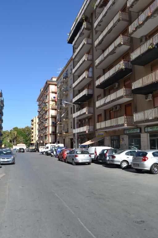 ホテルA Tre Passi Dal Centro パレルモ エクステリア 写真
