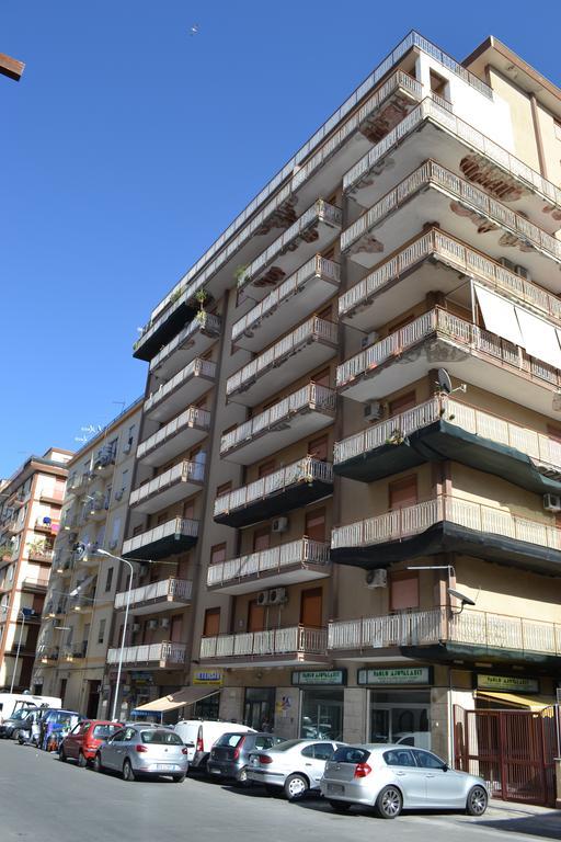 ホテルA Tre Passi Dal Centro パレルモ エクステリア 写真
