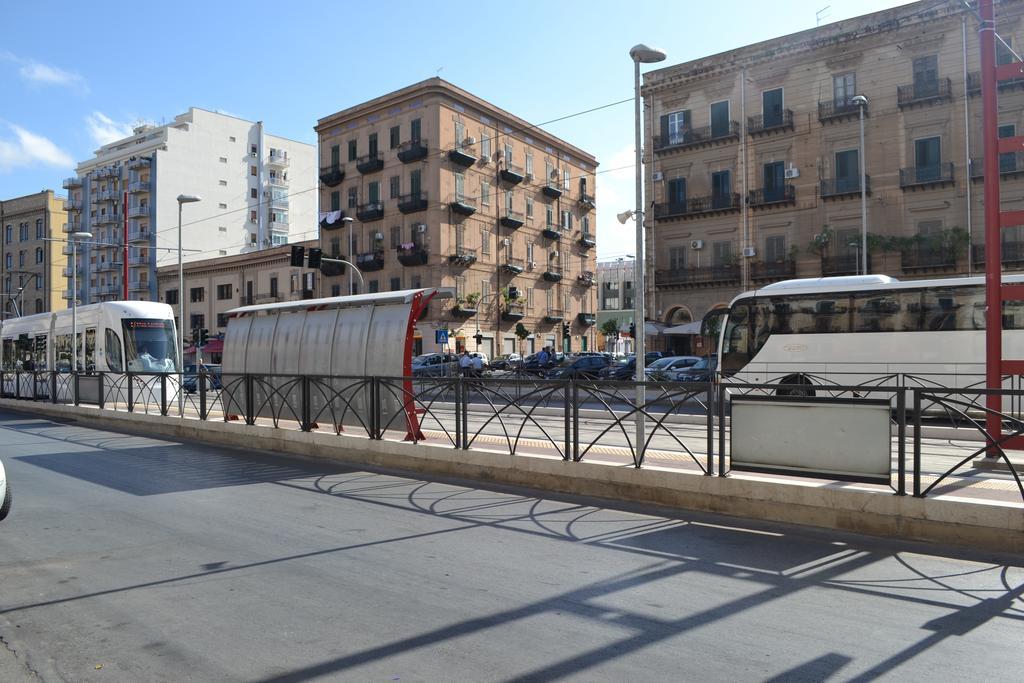 ホテルA Tre Passi Dal Centro パレルモ エクステリア 写真